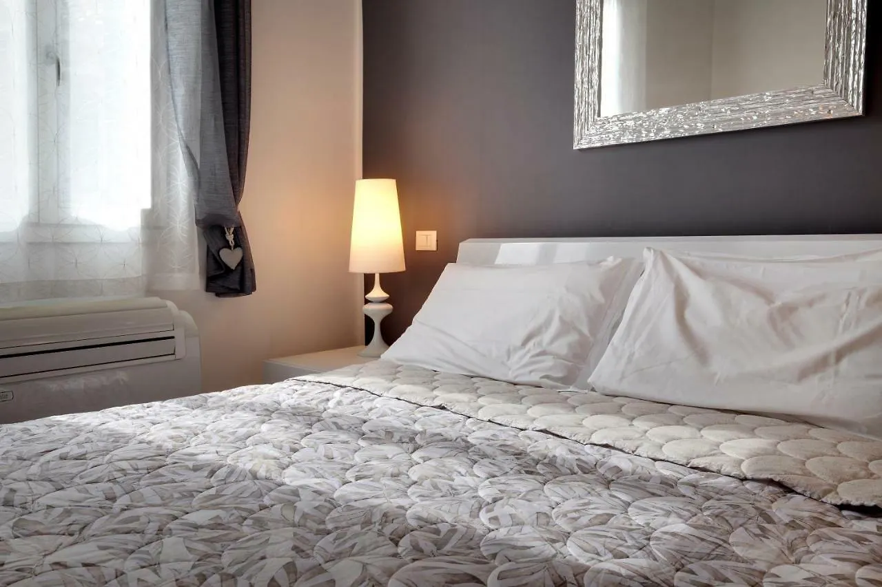 Charming Castello Apartments By Wonderful Italy 0*, Venice