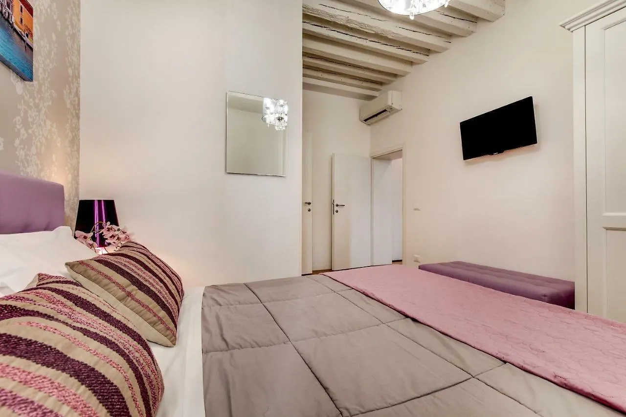 Charming Castello Apartments By Wonderful Italy